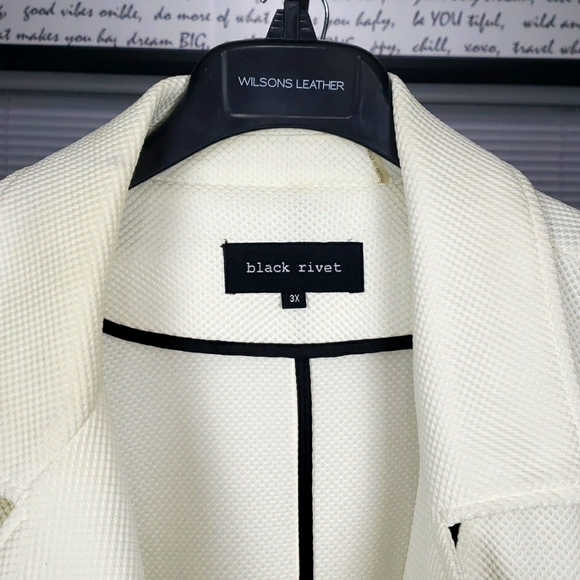 💥NEW💥 Womans 3X White/Cream Light Jacket - Picture 4 of 5